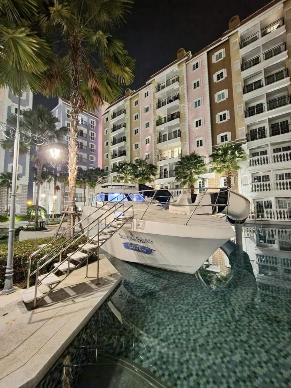 คอนโดสวนน้ำเซเว่นซี2 Apartment *