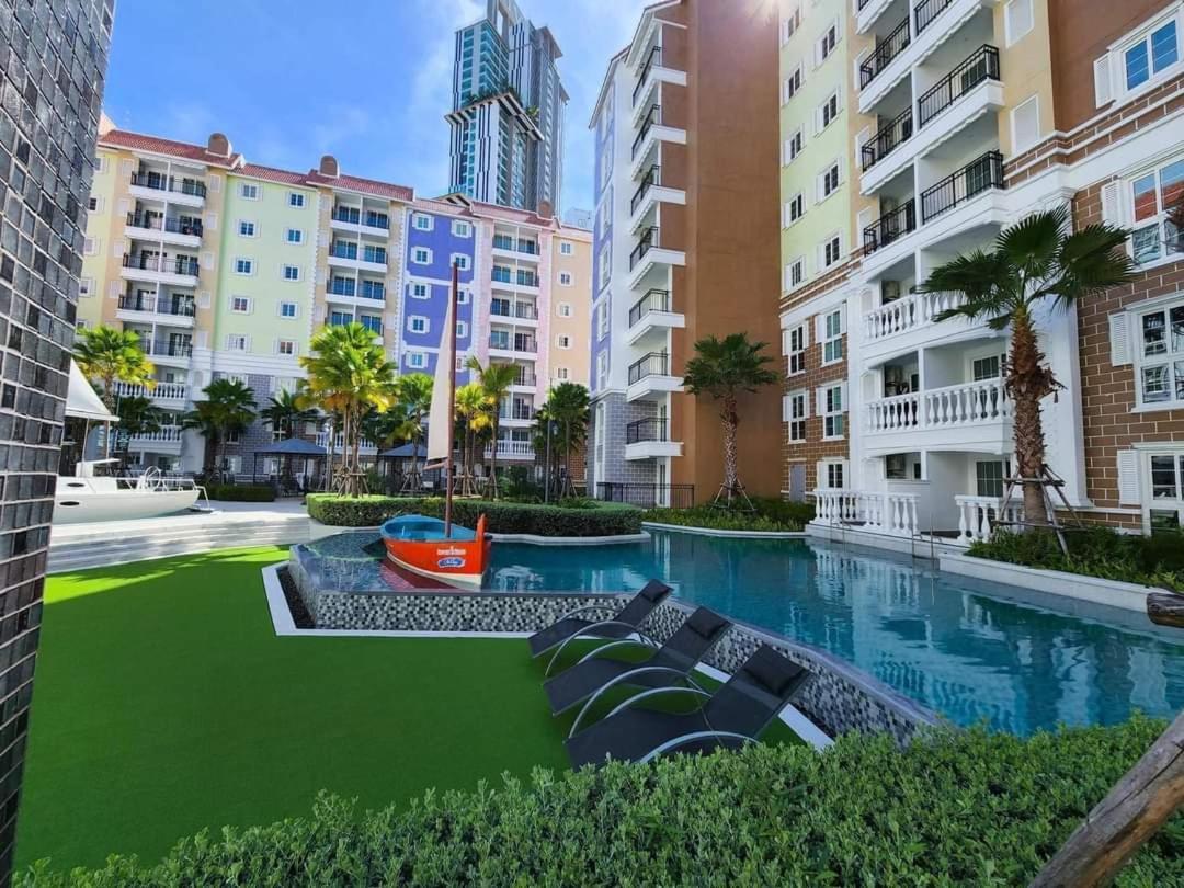 คอนโดสวนน้ำเซเว่นซี2 Apartment Na Chom Thian